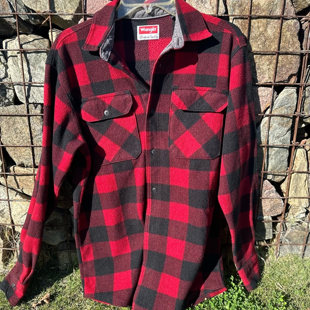 Wrangler plaid fuzzy|soft size small fits like a medium